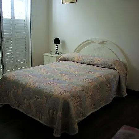 Bobby's Beach House 拉纳卡